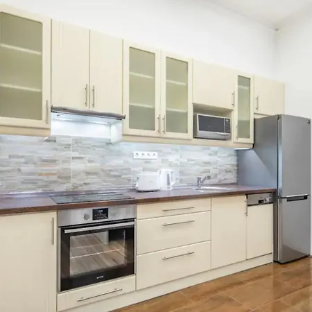 Izabella Harmony 부다페스트