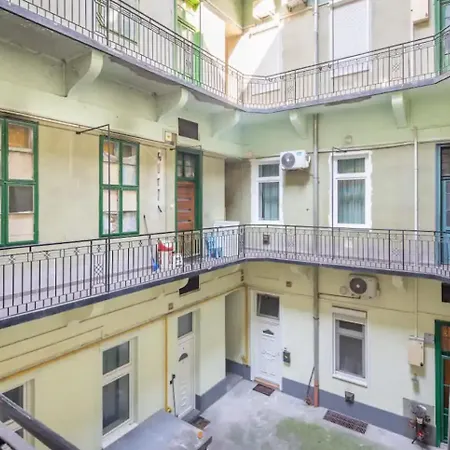 Izabella Harmony * Budapest