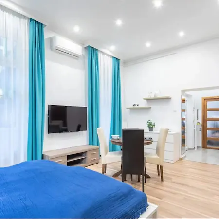 Izabella Harmony 부다페스트