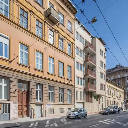 Izabella Harmony * 부다페스트